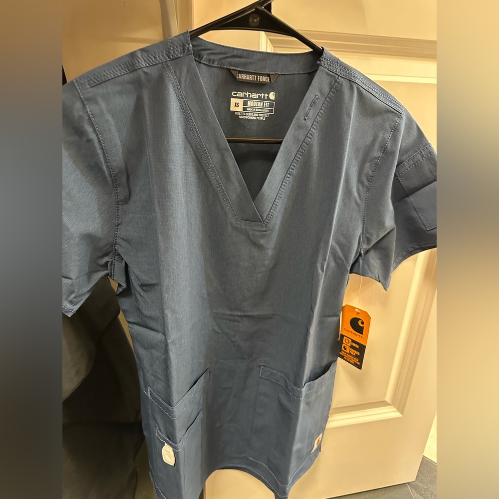 Scrub SET. Women’sCarhartt cross flex  XS. Color denim. NWT.